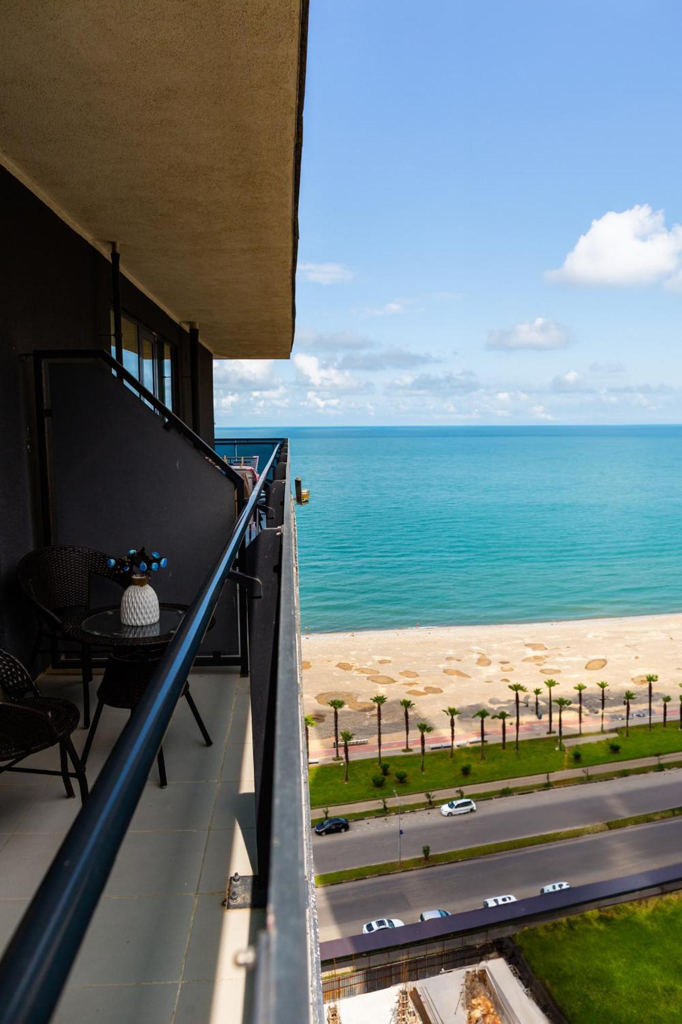 Beach Tower By G-Point Батумі Екстер'єр фото
