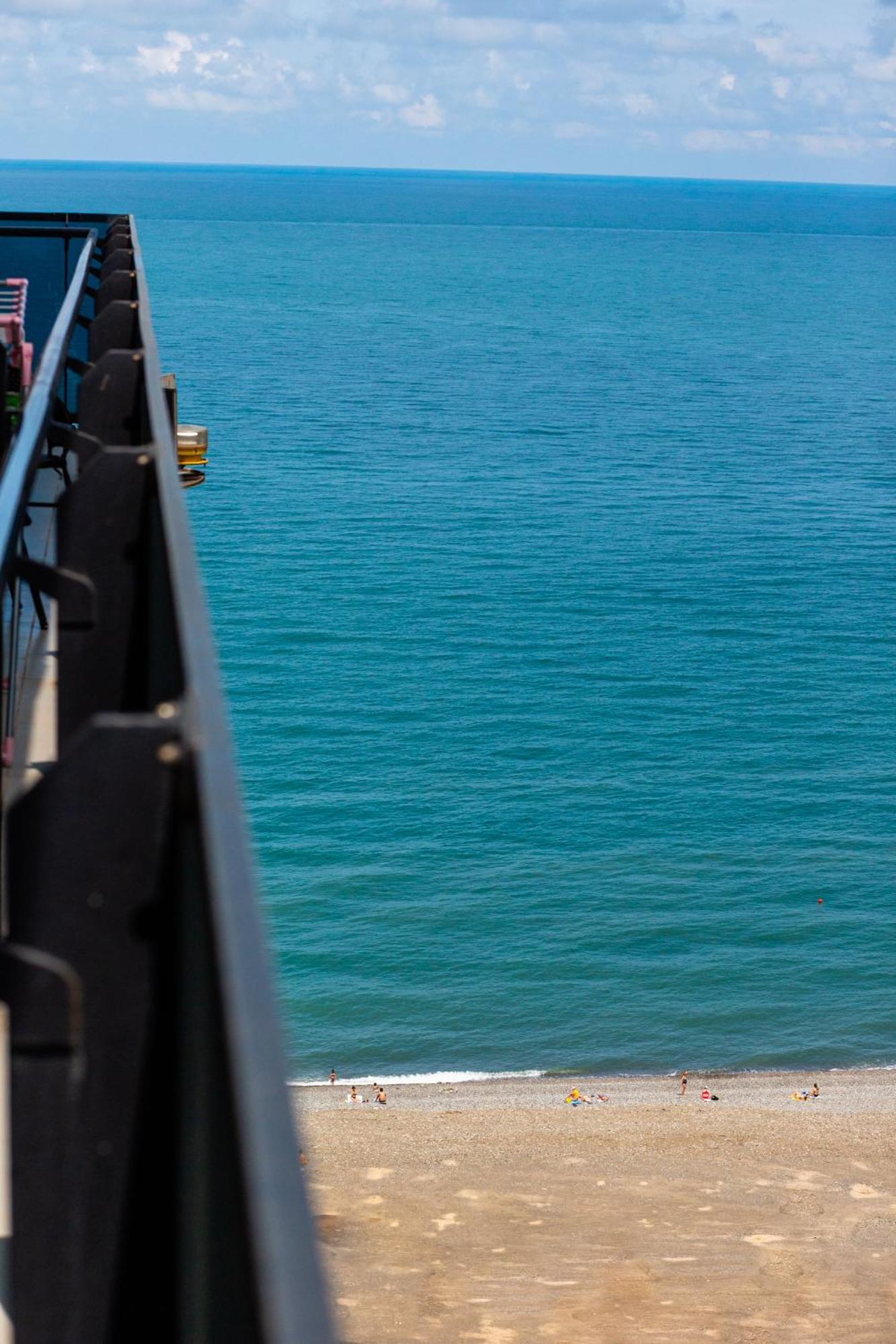 Beach Tower By G-Point Батумі Екстер'єр фото